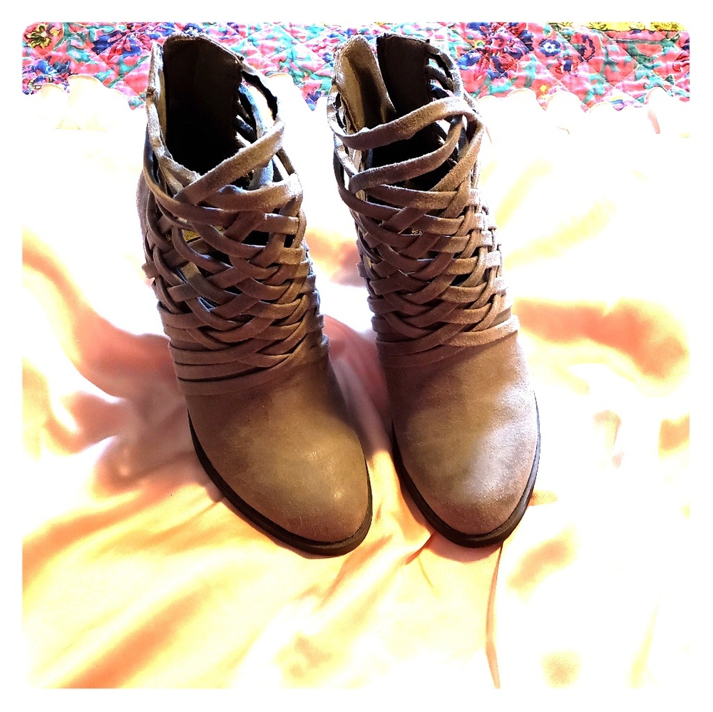 Sz 6 Taupe Booties